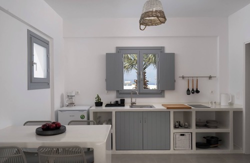 Vourvoulos Hotel | The Vine Suites