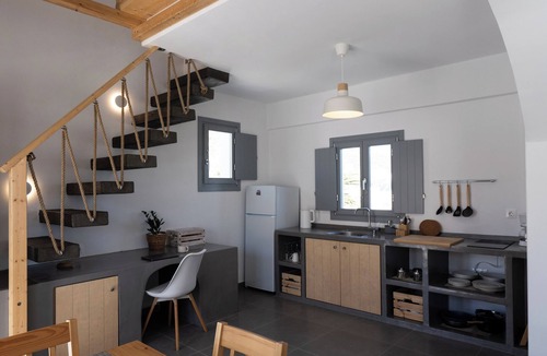 Vourvoulos Hotel | The Vine Suites