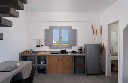 Vourvoulos Hotel | The Vine Suites