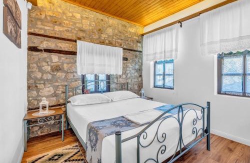 Berat Bed & Breakfast | The Well House - UNESCO