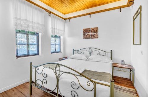 Berat Bed & Breakfast | The Well House - UNESCO