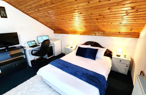 Brezovice House | The Work & Chill House - 3BR with Workspace, BBQ, Terrace