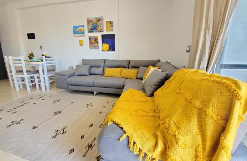 Shkembi i Kavajes Apartment | The Yellow Apartment in Durres