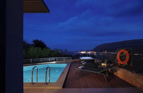 Souda Villa | Thearia Villa I – seaview, private heated pool & jacuzzi