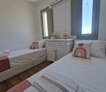 Chora Folegandros House | Themonies Lounge Villa