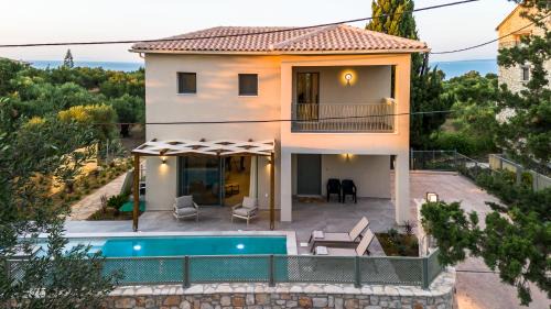 Akrotiri Villa | Theoni House