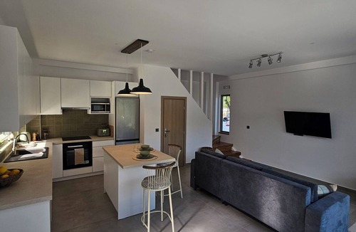 Alikanas House | This new built, beautiful 2-bedroom villa features two en-suite bedrooms