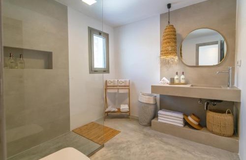 Tinos Town Villa | Tinosera Luxury Suites