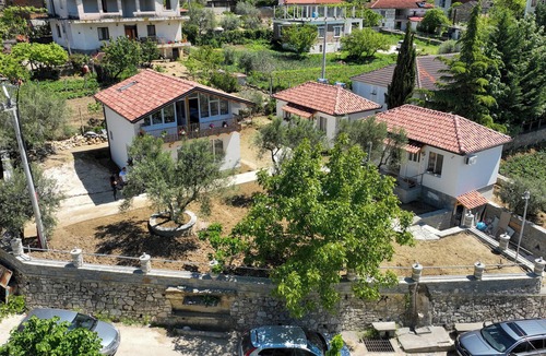 Berat House | tnCozy bungalow in charming Roshnik Village 104