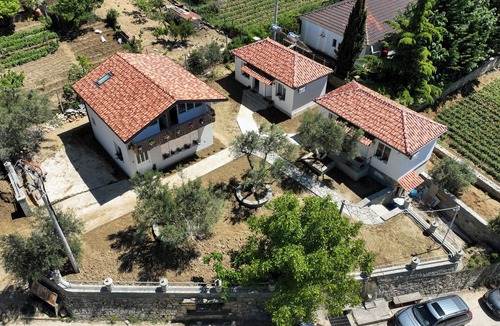 Berat House | tnCozy bungalow in charming Roshnik Village 104