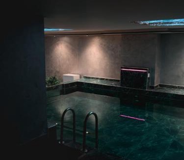 Qender Hotel | Toer Hotel & SPA