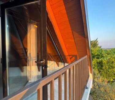 Ishem Villa | Top Hill Villa, Gjiri i Lalzit