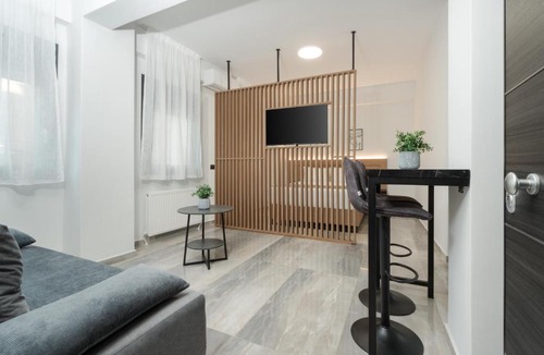 Vardaris Apartment | TOWER 15 Suites