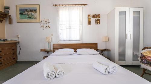Lefkes Apartment | Traditional Art House in Lefkes by MPS - 1st Floor