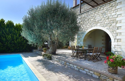 Atsipópoulon Villa | Traditional pool villa in olive grove, 3 bedrooms