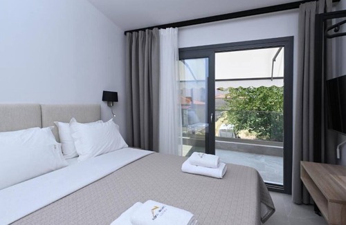 Agios Nikolaos Apartment | Traditional stay in Agios Nikolaos,near Sithonia's most beautiful beaches