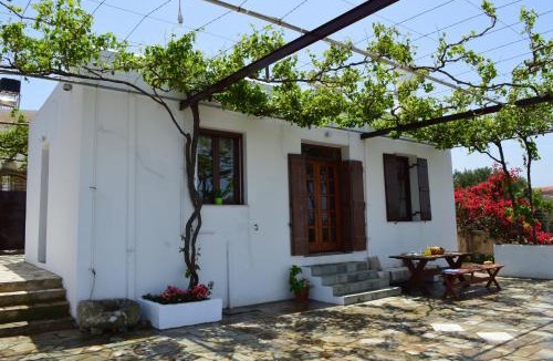 Kokkinon Khorion House | Traditional Villa Kapare