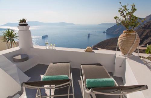 Fira Villa | Trieris Villa & Suites