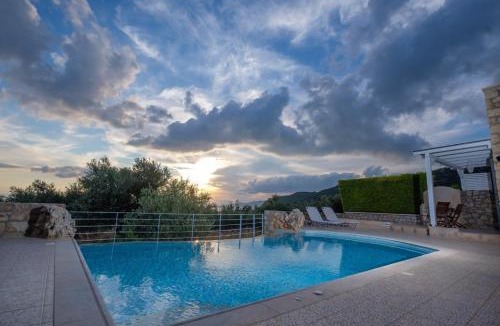 Lefktron Villa | Trochalo Villas 2
