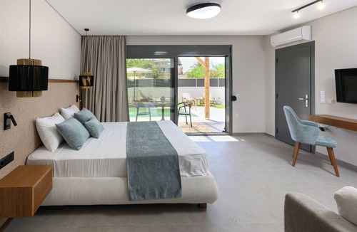 Malevizi Apartment | Tropical Suite 4 Private Plunge Pool 3 pax