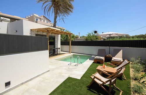 Malevizi Apartment | Tropical Suite 4 Private Plunge Pool 3 pax