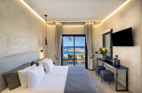 Paradise Hotel | Tropicana Suites & Villas
