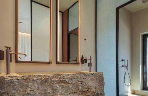 Paradise Hotel | Tropicana Suites & Villas