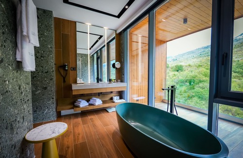 Fushebardhe Hotel | Uji i Ftohte Hotel
