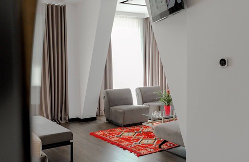 Fushebardhe Hotel | Uji i Ftohte Hotel