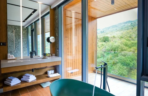 Fushebardhe Hotel | Uji i Ftohte Hotel