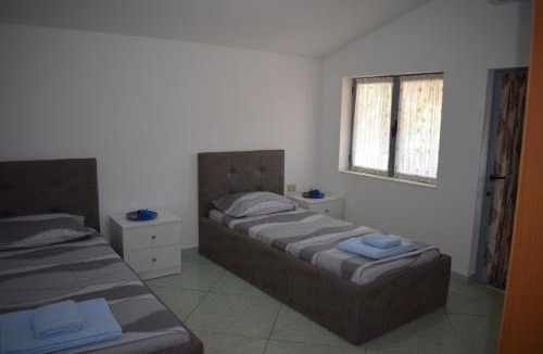 Sakës Bed & Breakfast | Ulza Lake Escape