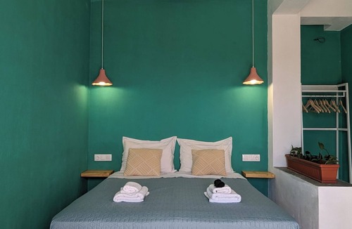 Ano Meria Bed & Breakfast | Under The Palm Tree Studios