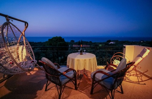 Akrotiri Villa | Unique View Villa Near to City