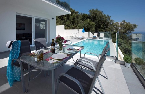 Pirgi Villa | Unparalleled Luxury Awaits 5 Bedrooms Villa Lucas & Villa Clara Pyrgi