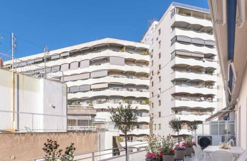 Ampelokipoi Apartment | Upscale central APT, Patio near Hospitals & Metro