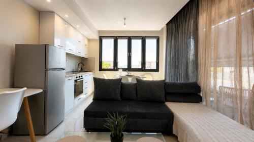 Ampelokipoi-Menemeni Apartment | Urban Rail by InFox Suites