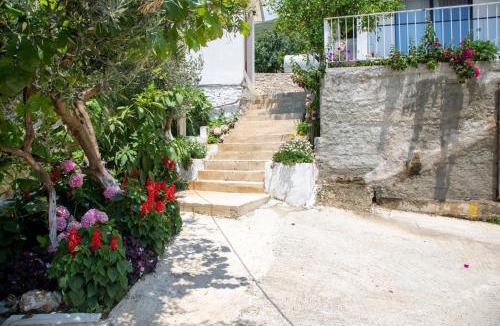 Borsh Hotel | Uzeiri Guest Hotel