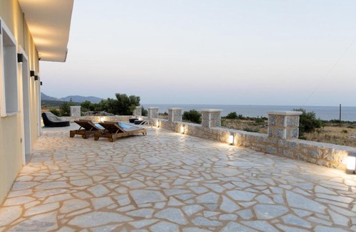 Omales Apartment | Vakontas Luxury Stay