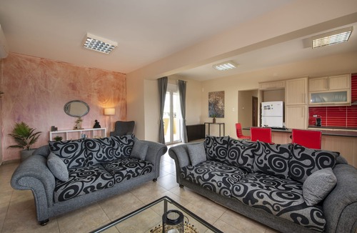 Daratsos Apartment | Valia's House-Spacious 3BD near 🏖️-2' by car