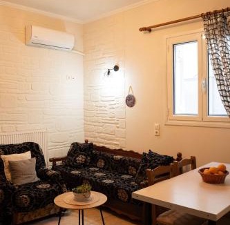 Valira House | Valira Cozy Home w Rustic Charm & Private Garden