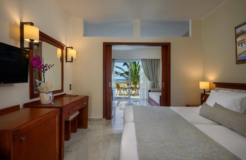 Paralia Kourna Hotel | Vantaris Palace