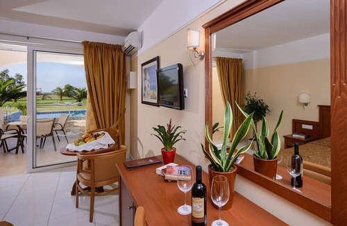 Paralia Kourna Hotel | Vantaris Palace