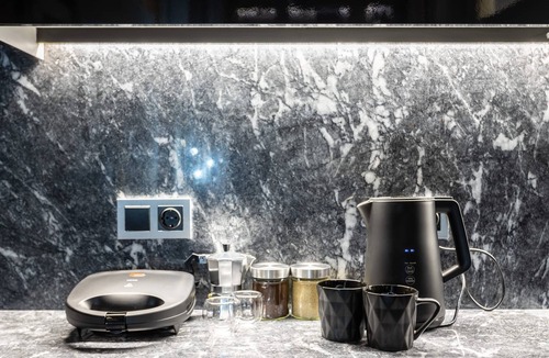 Anatolikos Sinikismos Apartment | Ventiri Lofts - Luxury Penthouse w Home Cinema