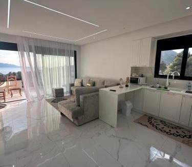 Mbrostar-Urë Apartment | Very luxuri 2 bedroom apartment sea view