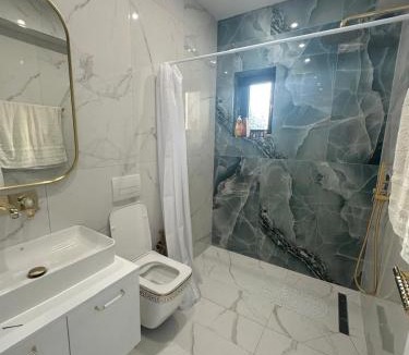 Mbrostar-Urë Apartment | Very luxuri 2 bedroom apartment sea view