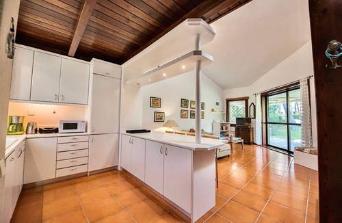 Sane Villa | Vibrant Villa with Pool