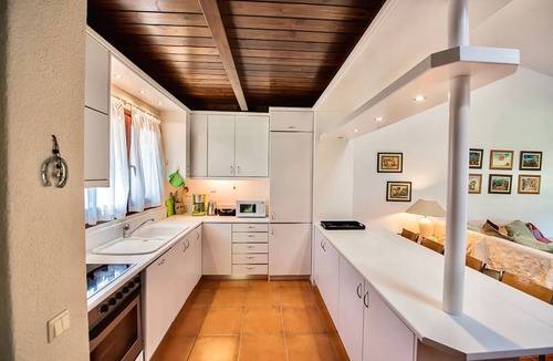 Sane Villa | Vibrant Villa with Pool