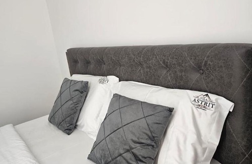 Mbrostar-Urë Hotel | Vila Astrit