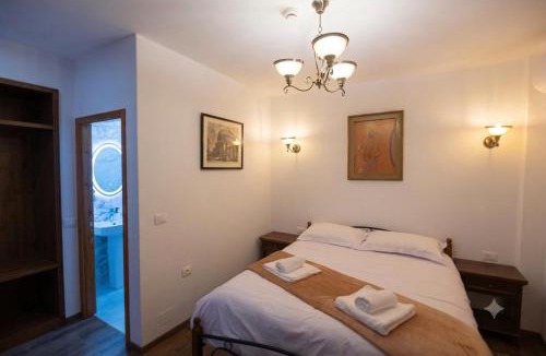 Korce Hotel | Vila e Mjeshtrit