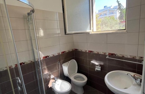 Shkembi i Kavajes House | Vila Gjeci